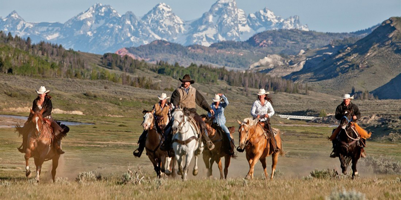 goosewing-ranch-usa_1_riding-with-back-drop-of-the-grand-tetons1